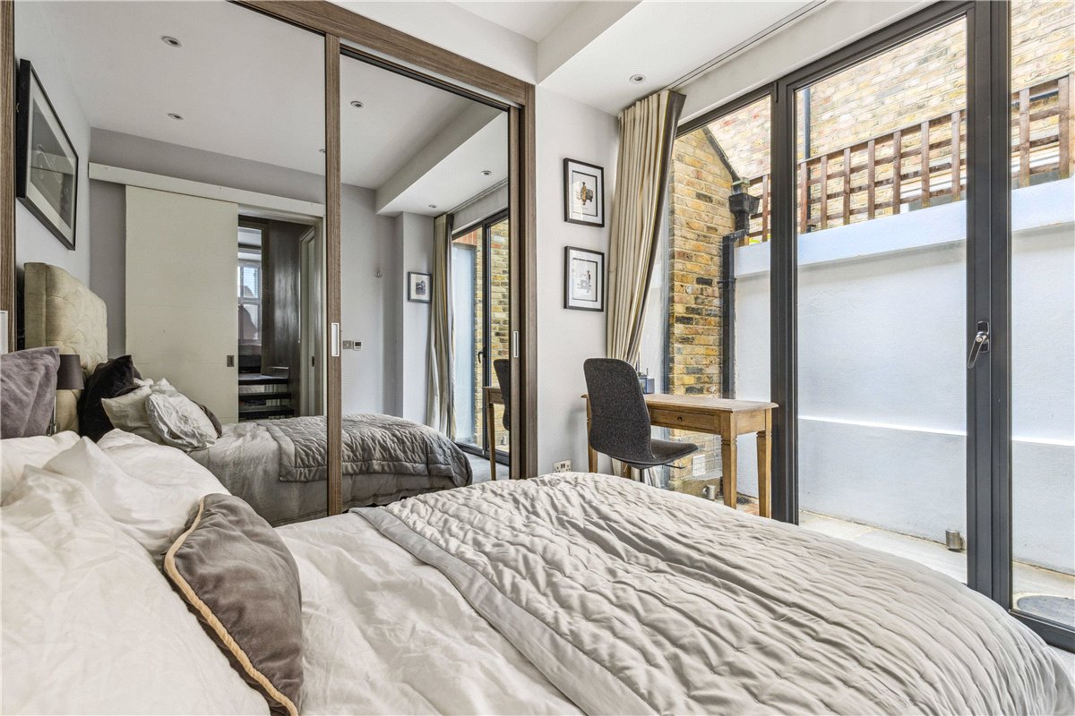 2 bedroom flat, Gowan Avenue, London SW6 - Available