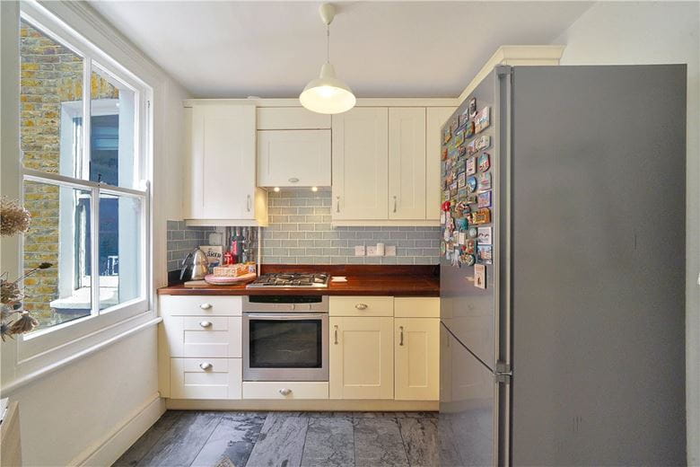 2 bedroom flat, Mirabel Road, London SW6 - Available