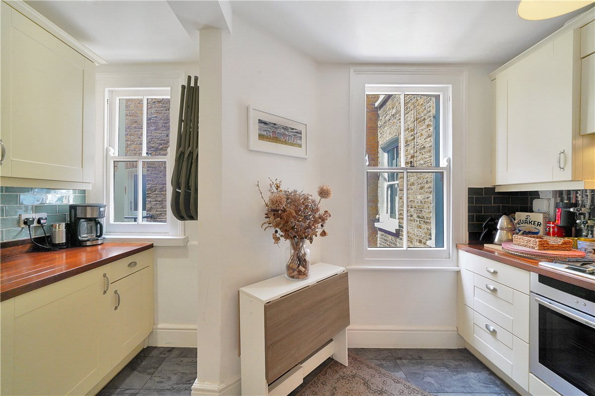 2 bedroom flat, Mirabel Road, London SW6 - Available