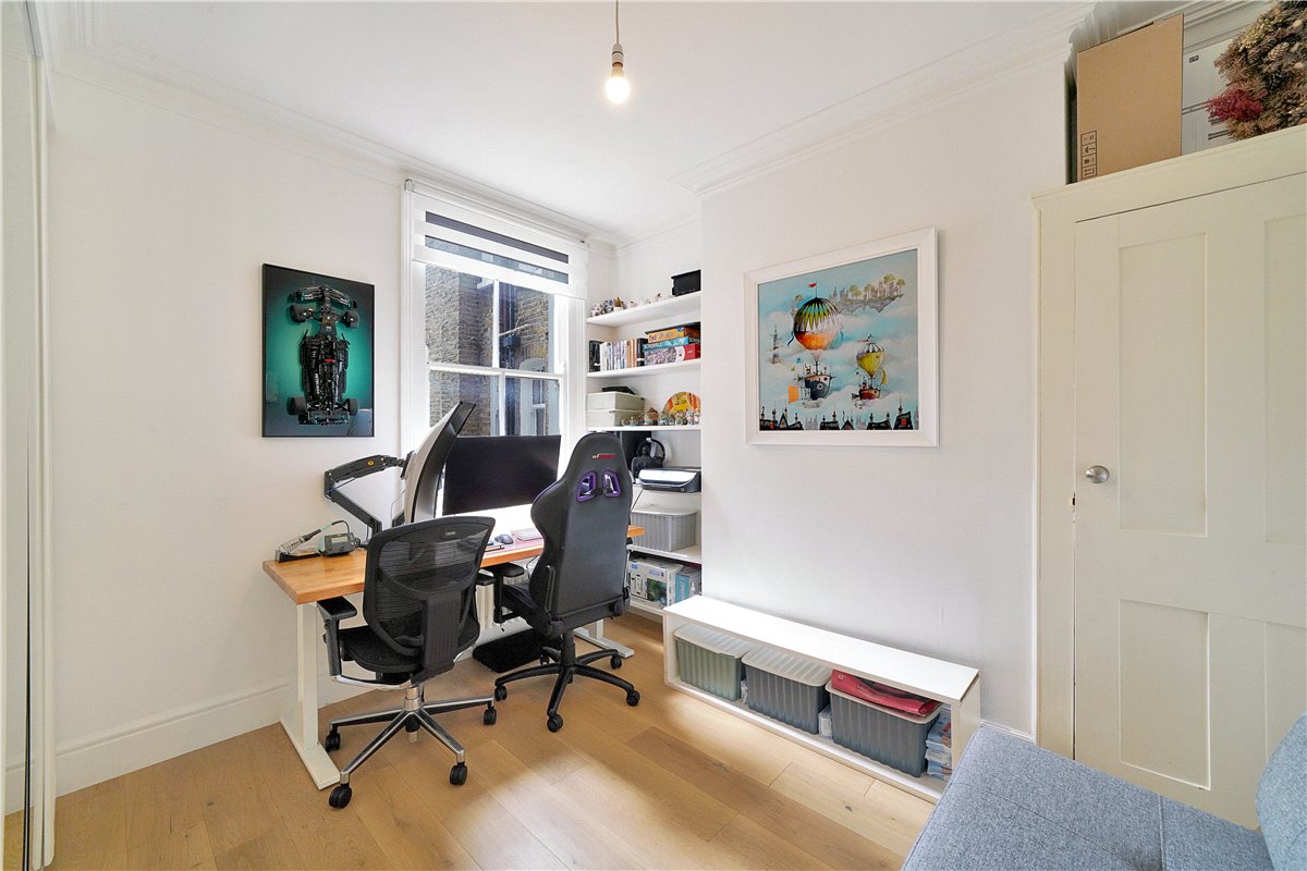 2 bedroom flat, Mirabel Road, London SW6 - Available