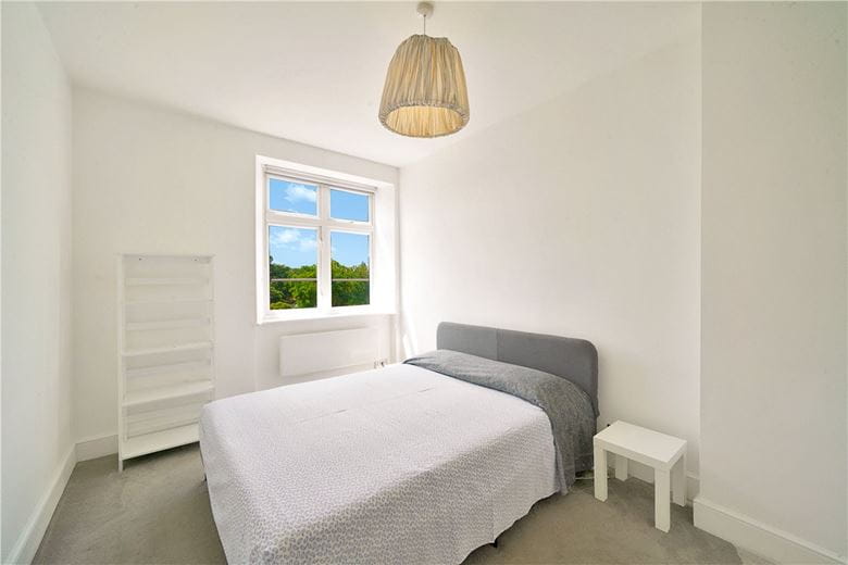 2 bedroom flat, Fulham High Street, London SW6 - Available