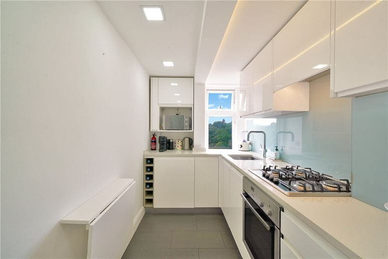 2 bedroom flat, Fulham High Street, London SW6 - Available
