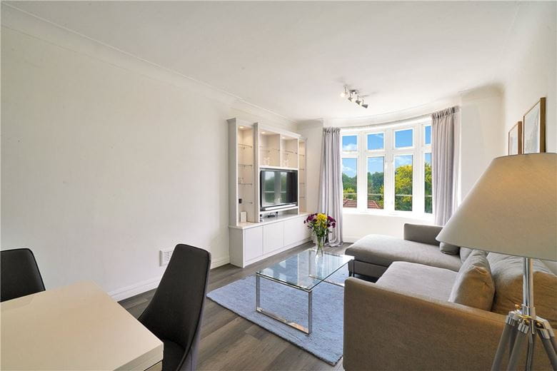 2 bedroom flat, Fulham High Street, London SW6 - Available