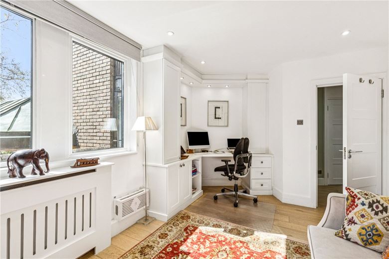 2 bedroom flat, Stevenage Road, London SW6 - Available