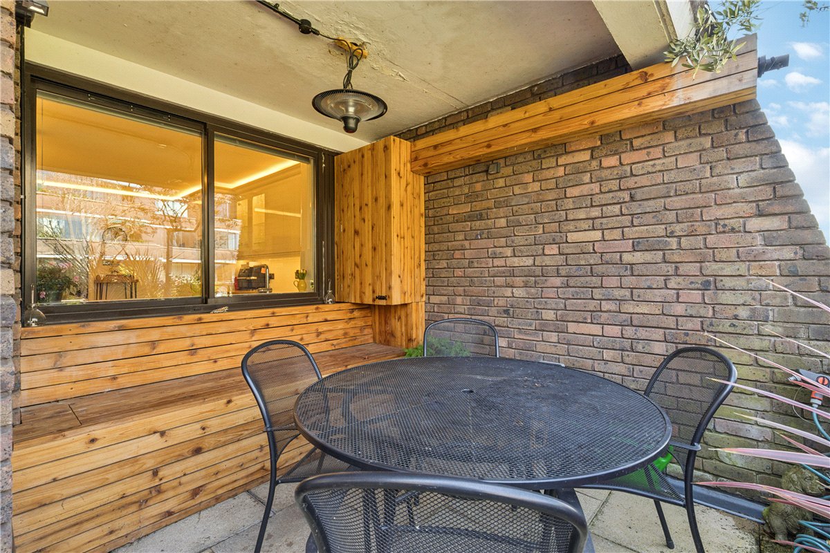 2 bedroom flat, Stevenage Road, London SW6 - Available