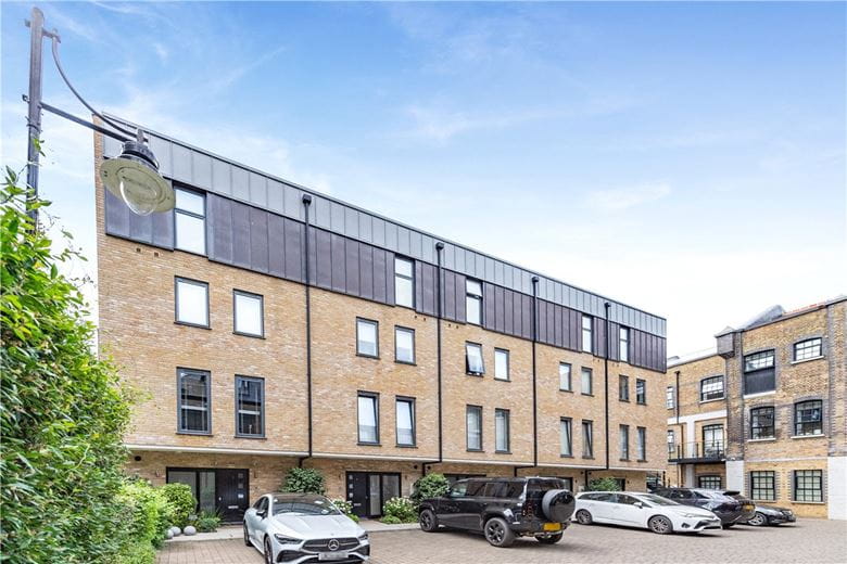 3 bedroom house, Rainville Road, London W6 - Available