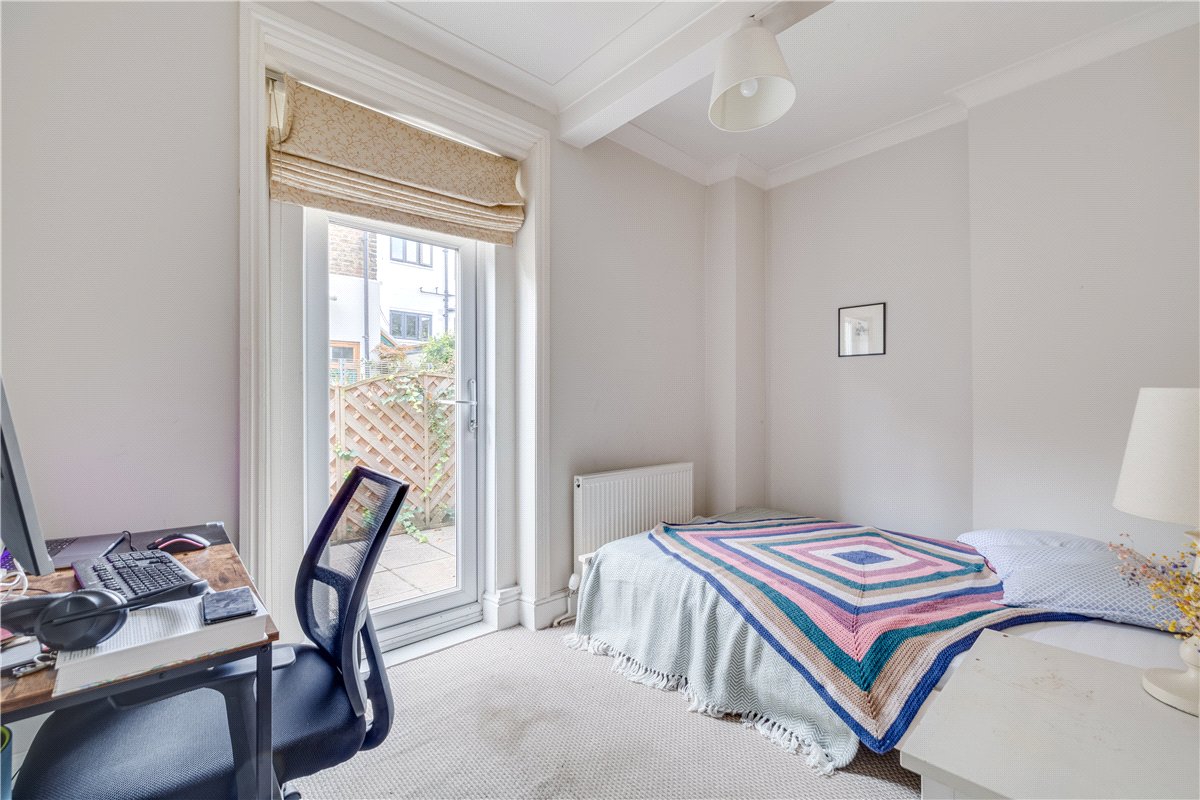 2 bedroom flat, Vera Road, London SW6 - Available