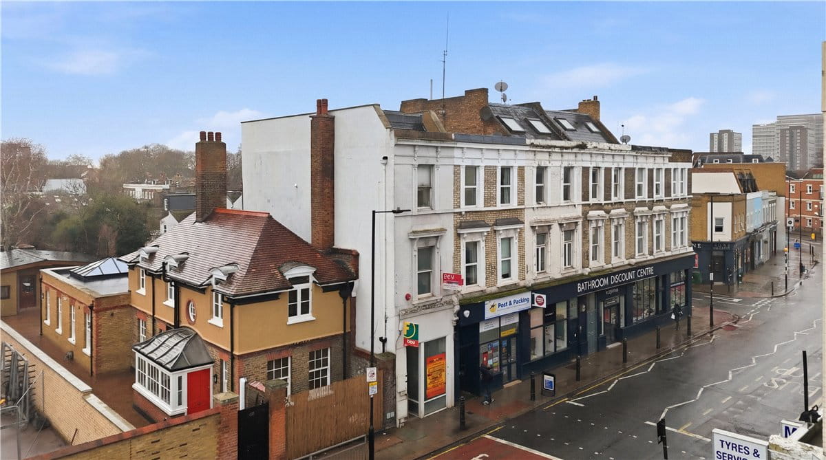 2 bedroom flat, Munster Road, London SW6 - Available
