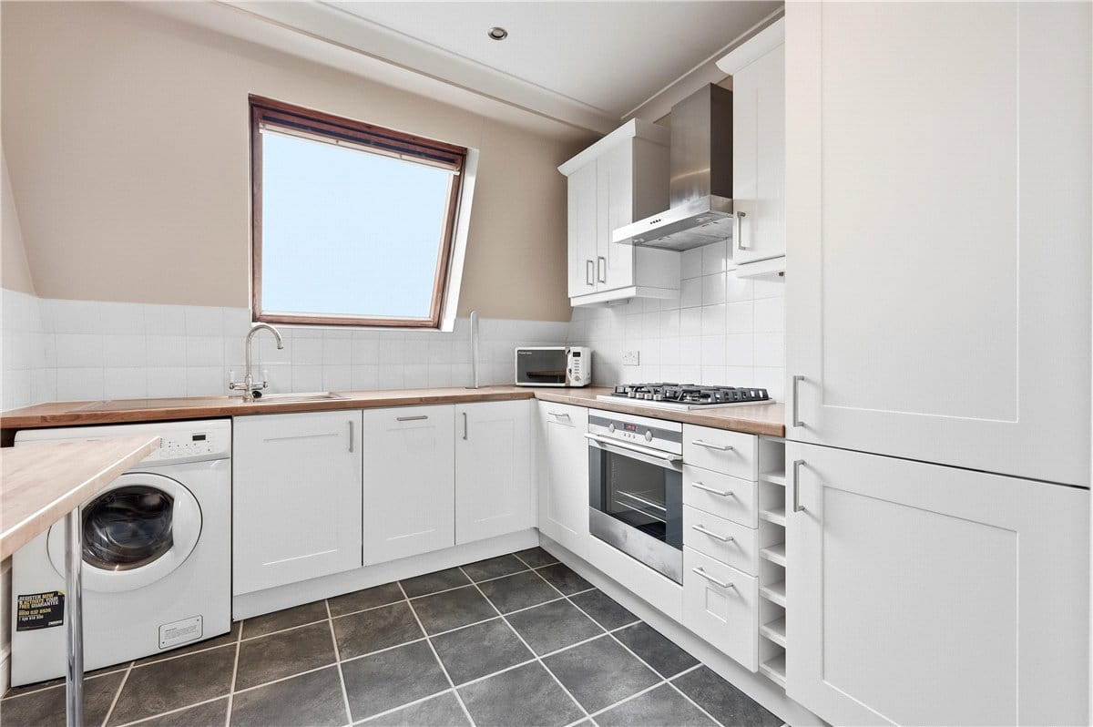 2 bedroom flat, Munster Road, London SW6 - Available