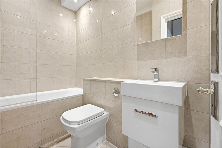 2 bedroom flat, Munster Road, London SW6 - Available