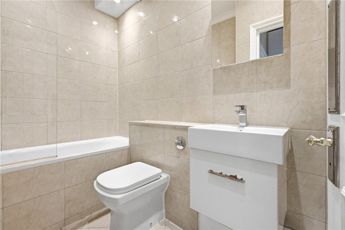 2 bedroom flat, Munster Road, London SW6 - Available