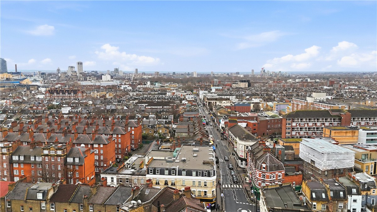3 bedroom flat, Lillie Road, London SW6 - Available
