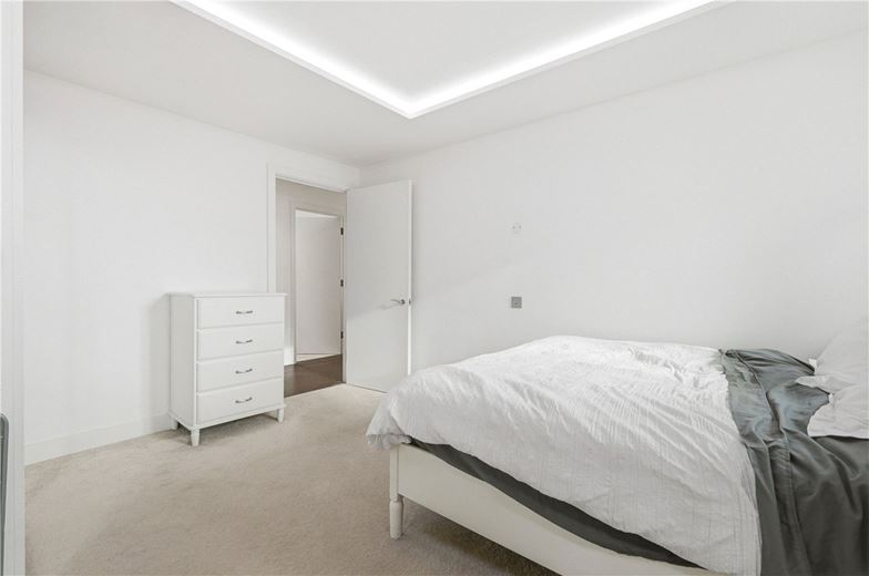 3 bedroom flat, Lillie Road, London SW6 - Available