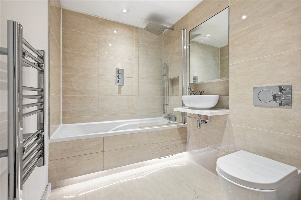 3 bedroom flat, Lillie Road, London SW6 - Available