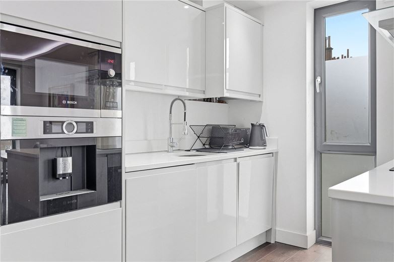 3 bedroom flat, Lillie Road, London SW6 - Available