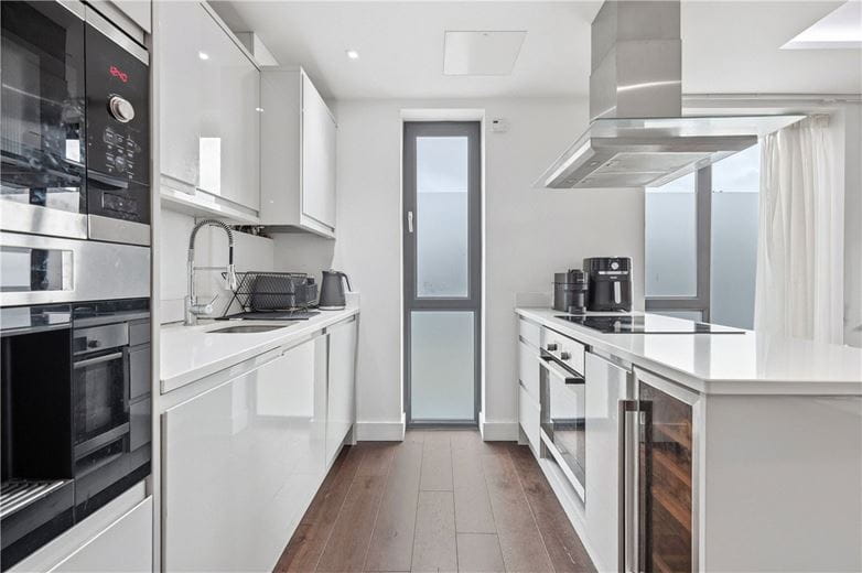 3 bedroom flat, Lillie Road, London SW6 - Available