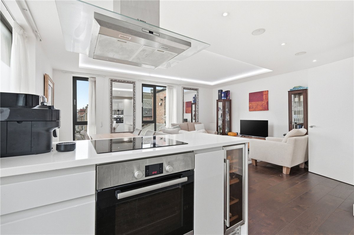 3 bedroom flat, Lillie Road, London SW6 - Available