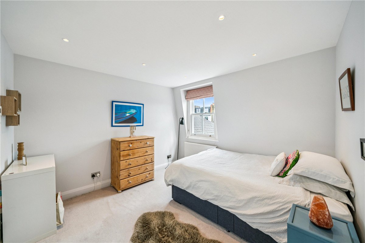 4 bedroom house, Tournay Road, London SW6 - Available