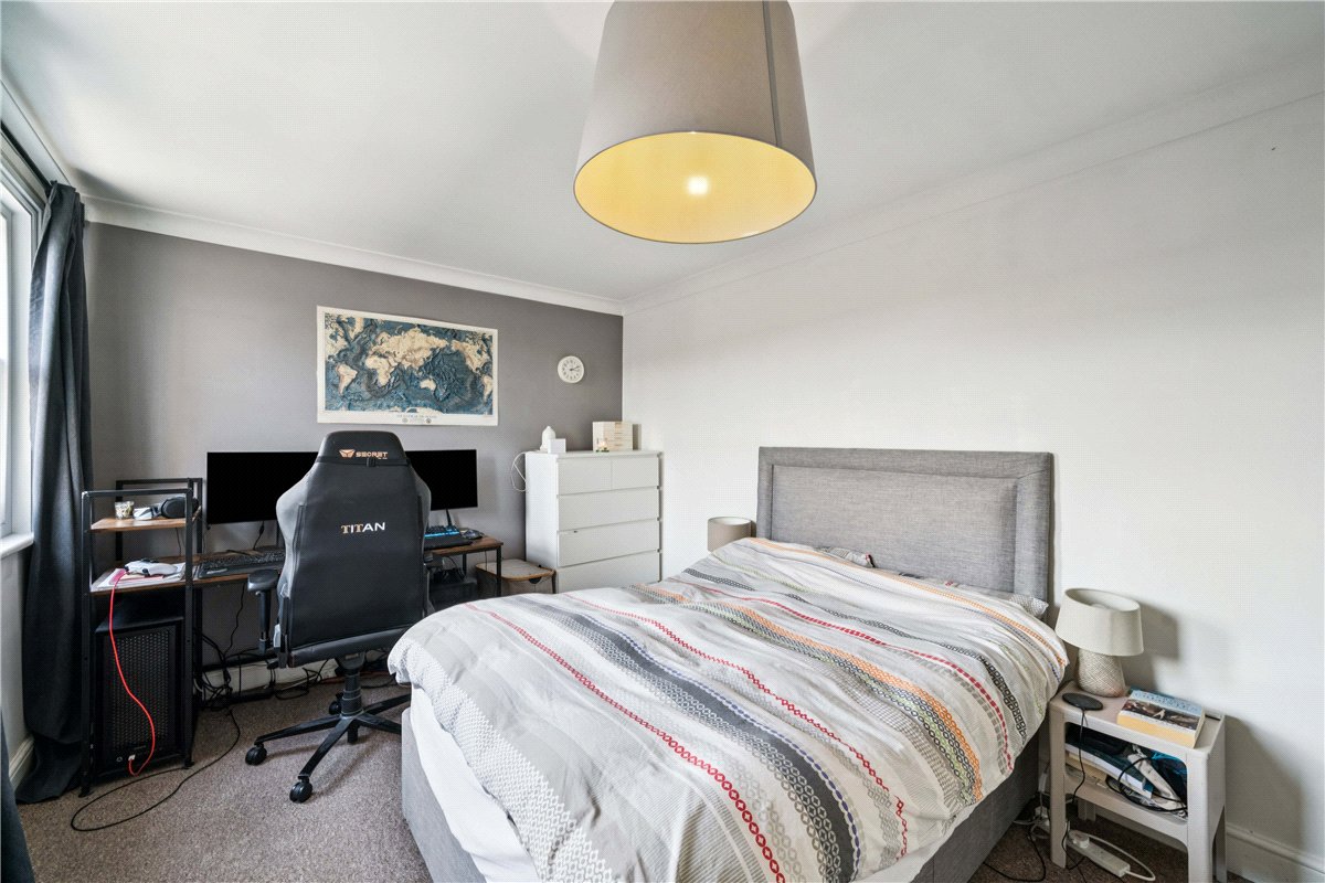 1 bedroom flat, Marryat Square, Wyfold Road SW6 - Available