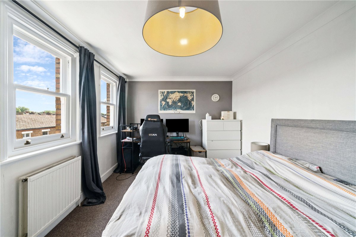 1 bedroom flat, Marryat Square, Wyfold Road SW6 - Available