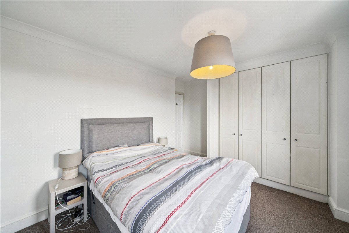 1 bedroom flat, Marryat Square, Wyfold Road SW6 - Available