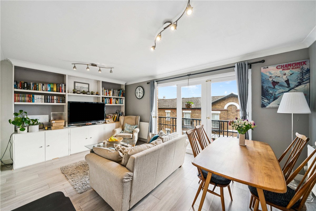 1 bedroom flat, Marryat Square, Wyfold Road SW6 - Available