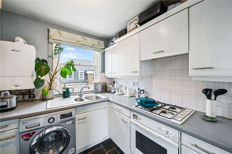 1 bedroom flat, Marryat Square, Wyfold Road SW6 - Available