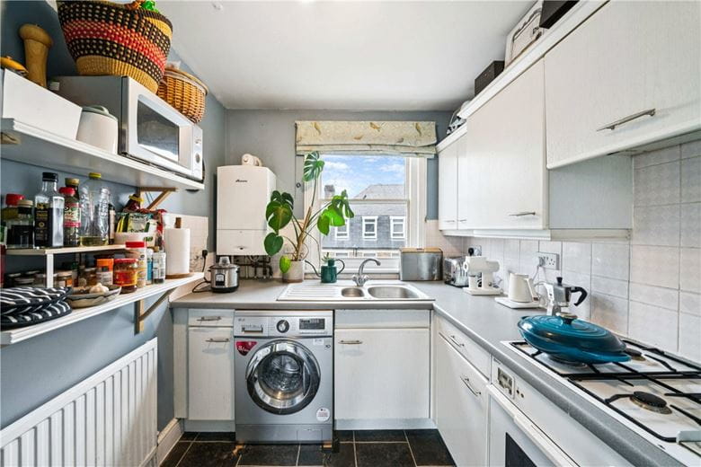 1 bedroom flat, Marryat Square, Wyfold Road SW6 - Available