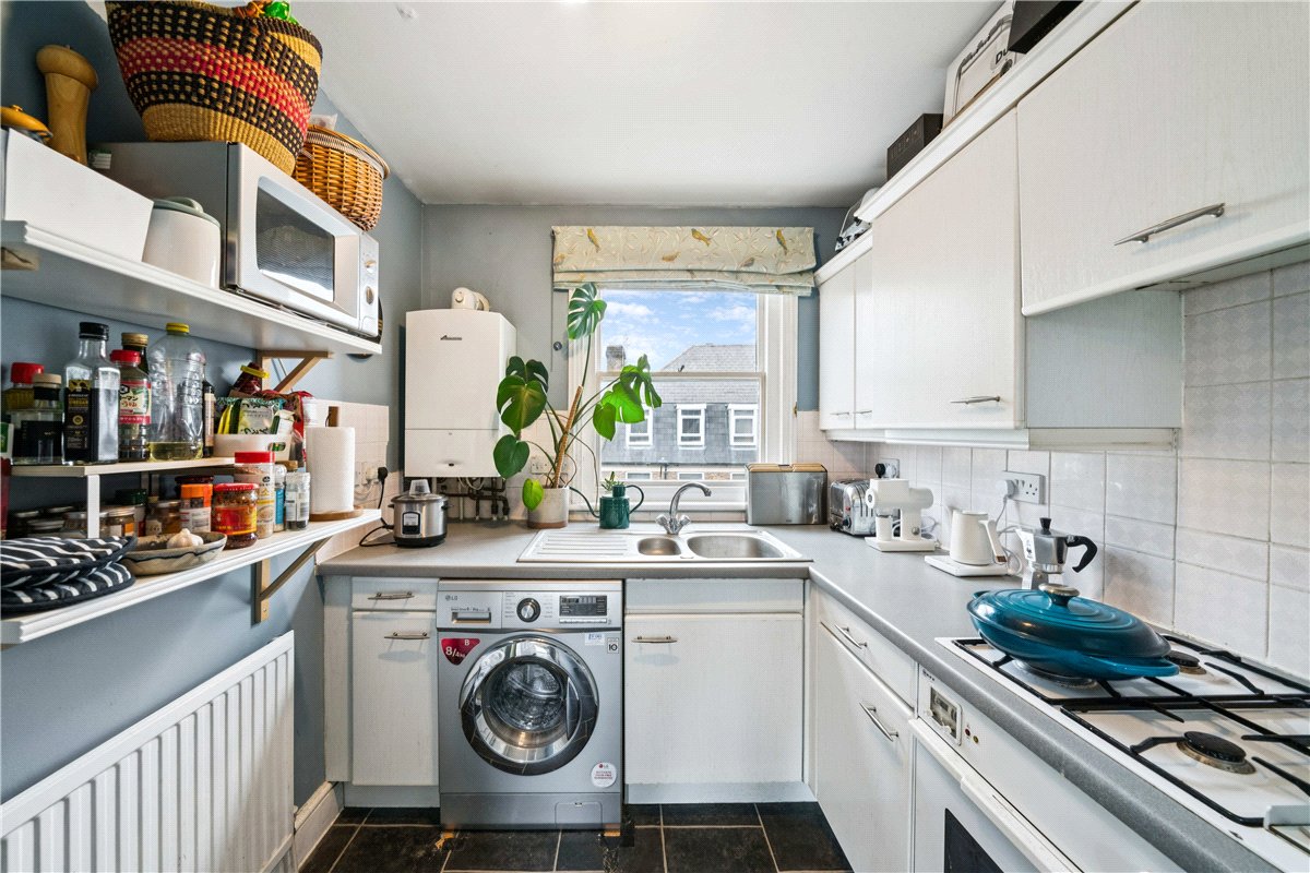 1 bedroom flat, Marryat Square, Wyfold Road SW6 - Available