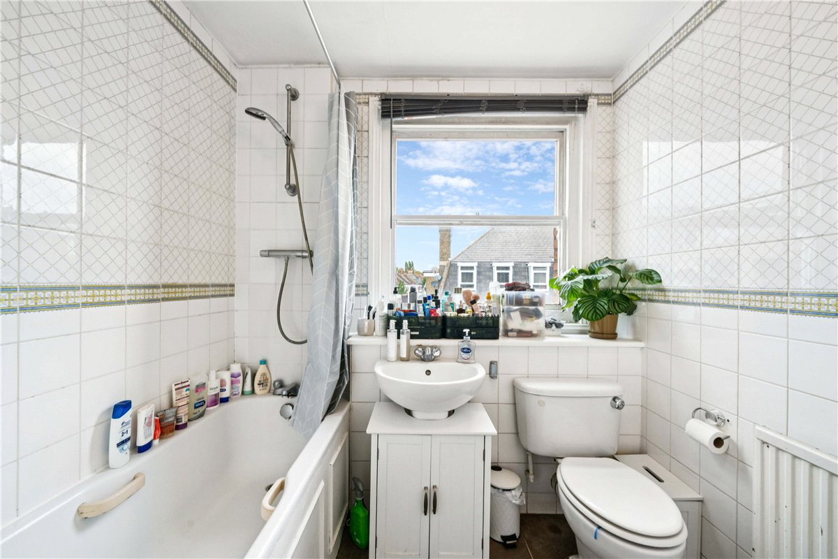 1 bedroom flat, Marryat Square, Wyfold Road SW6 - Available