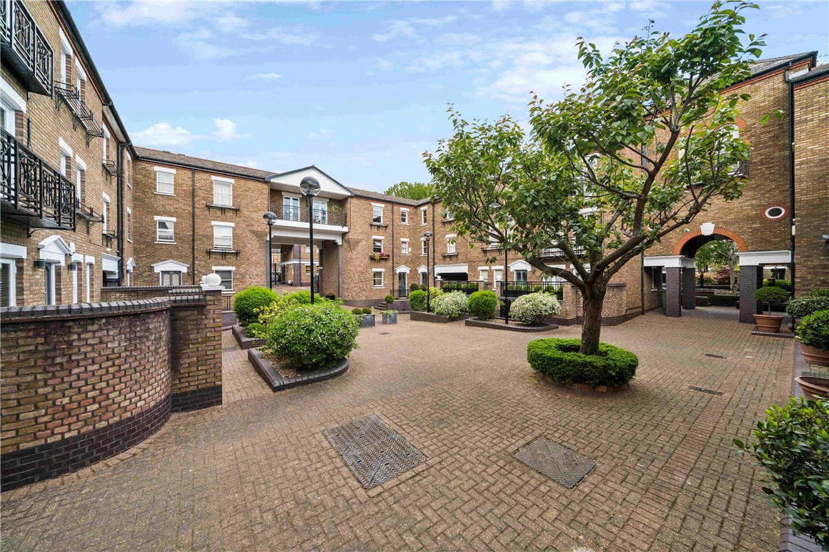 1 bedroom flat, Marryat Square, Wyfold Road SW6 - Available