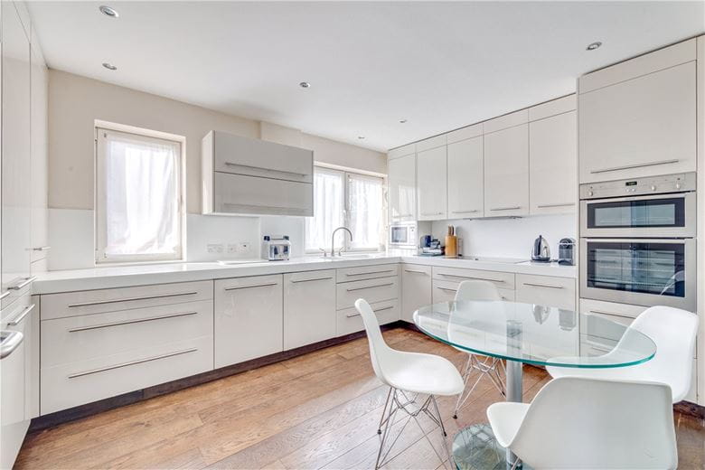 4 bedroom flat, Sailmakers Court, William Morris Way SW6 - Available