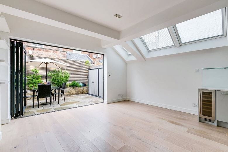 2 bedroom flat, Rowallan Road, London SW6 - Available