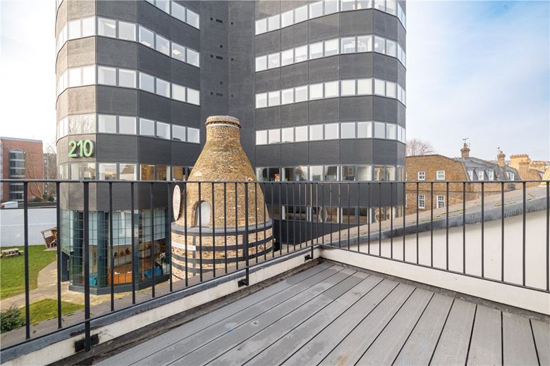 2 bedroom flat, New Kings Road, London SW6 - Sold STC