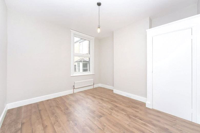 2 bedroom flat, Racton Road, London SW6 - Available
