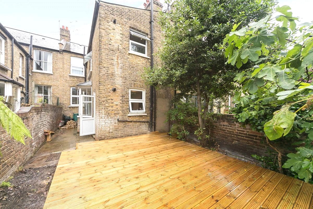 2 bedroom flat, Racton Road, London SW6 - Available