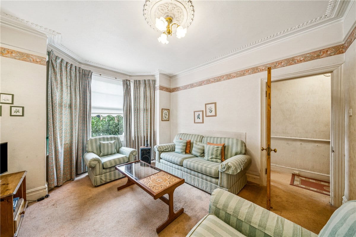 2 bedroom flat, Harbord Street, London SW6 - Available