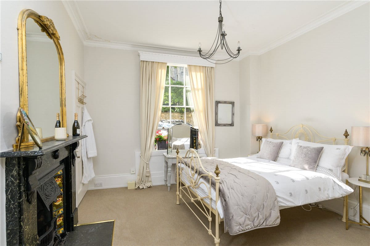 4 bedroom house, Ainslies Belvedere, Bath BA1 - Sold