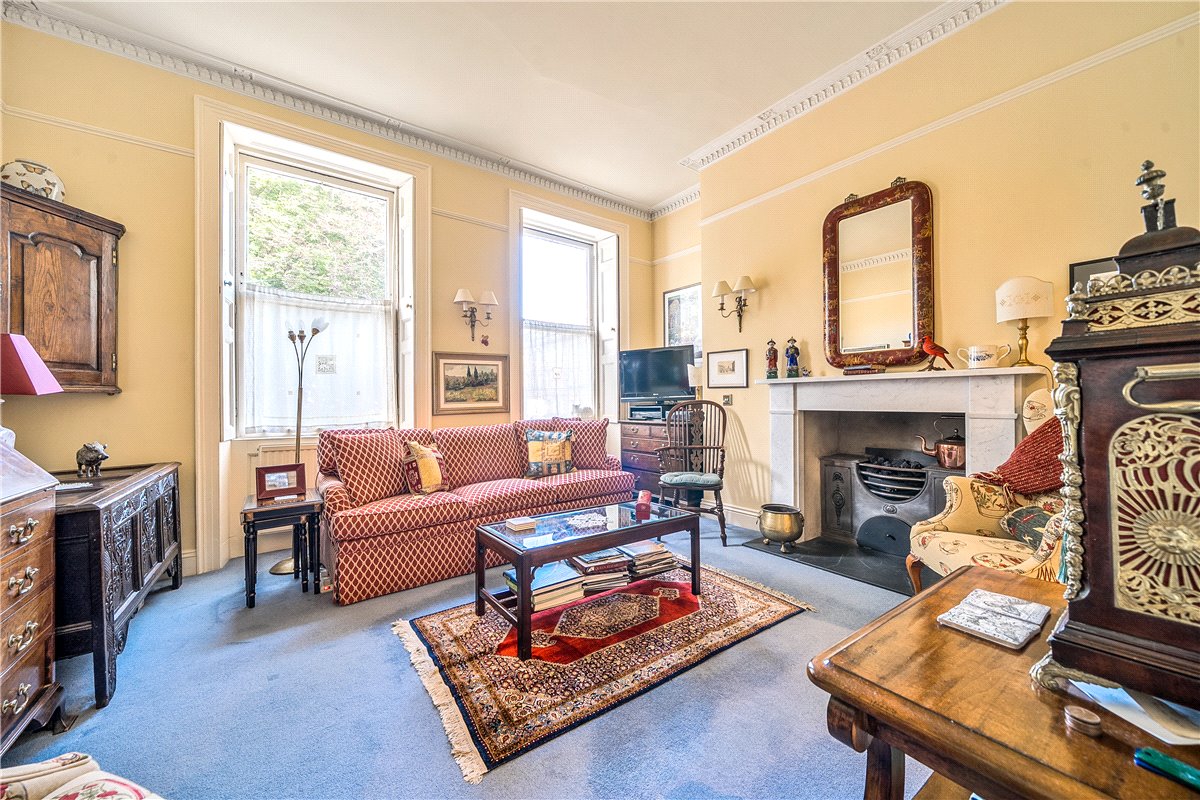 2 bedroom maisonette, St. James's Square, Bath BA1 - Available