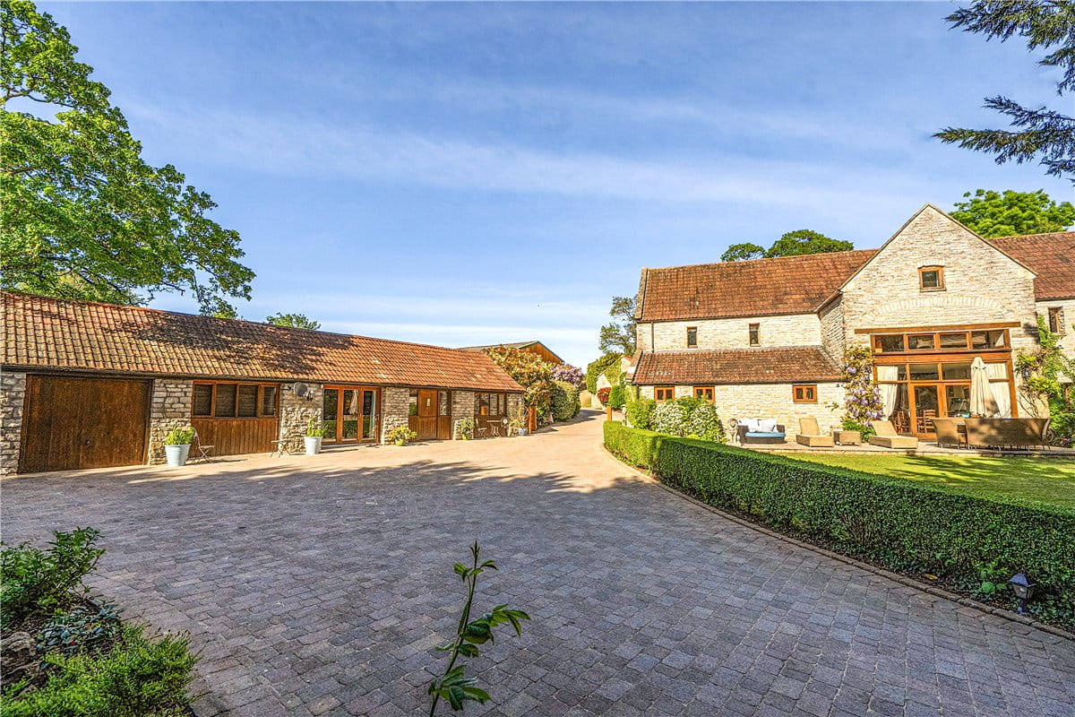 25.6 acres House, Siston, Bristol BS16 - Available