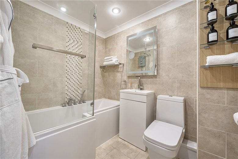 2 bedroom flat, Victoria Bridge Road, Bath BA1 - Sold