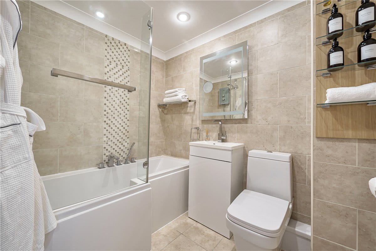 2 bedroom flat, Victoria Bridge Road, Bath BA1 - Sold