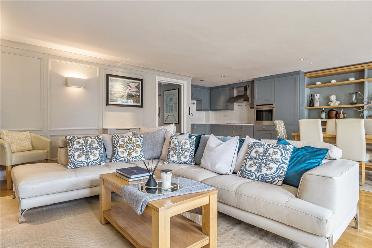 2 bedroom flat, Victoria Bridge Road, Bath BA1 - Sold