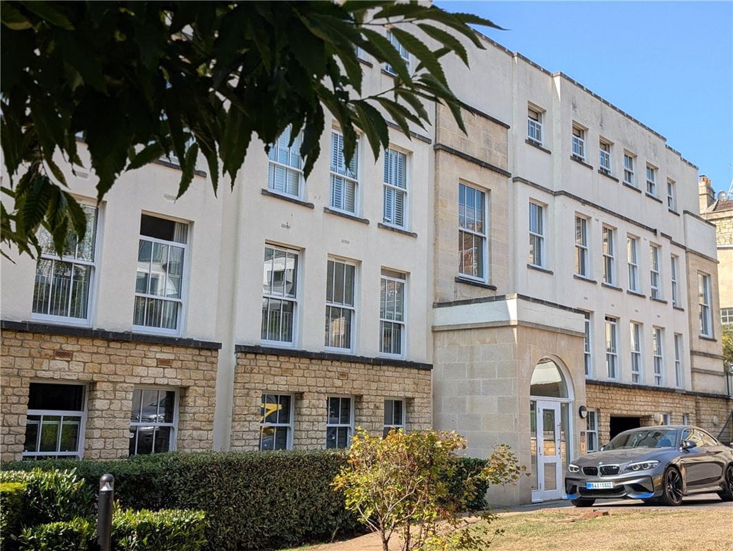 2 bedroom flat, Victoria Bridge Road, Bath BA1 - Sold