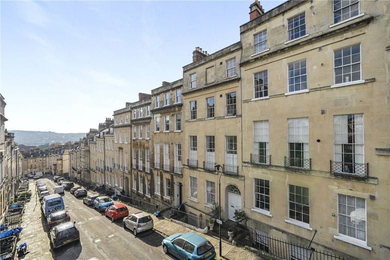 2 bedroom flat, Park Street, Bath BA1 - Available