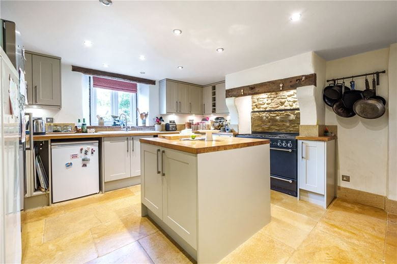 5 bedroom house, Lower Wadswick, Box SN13 - Available