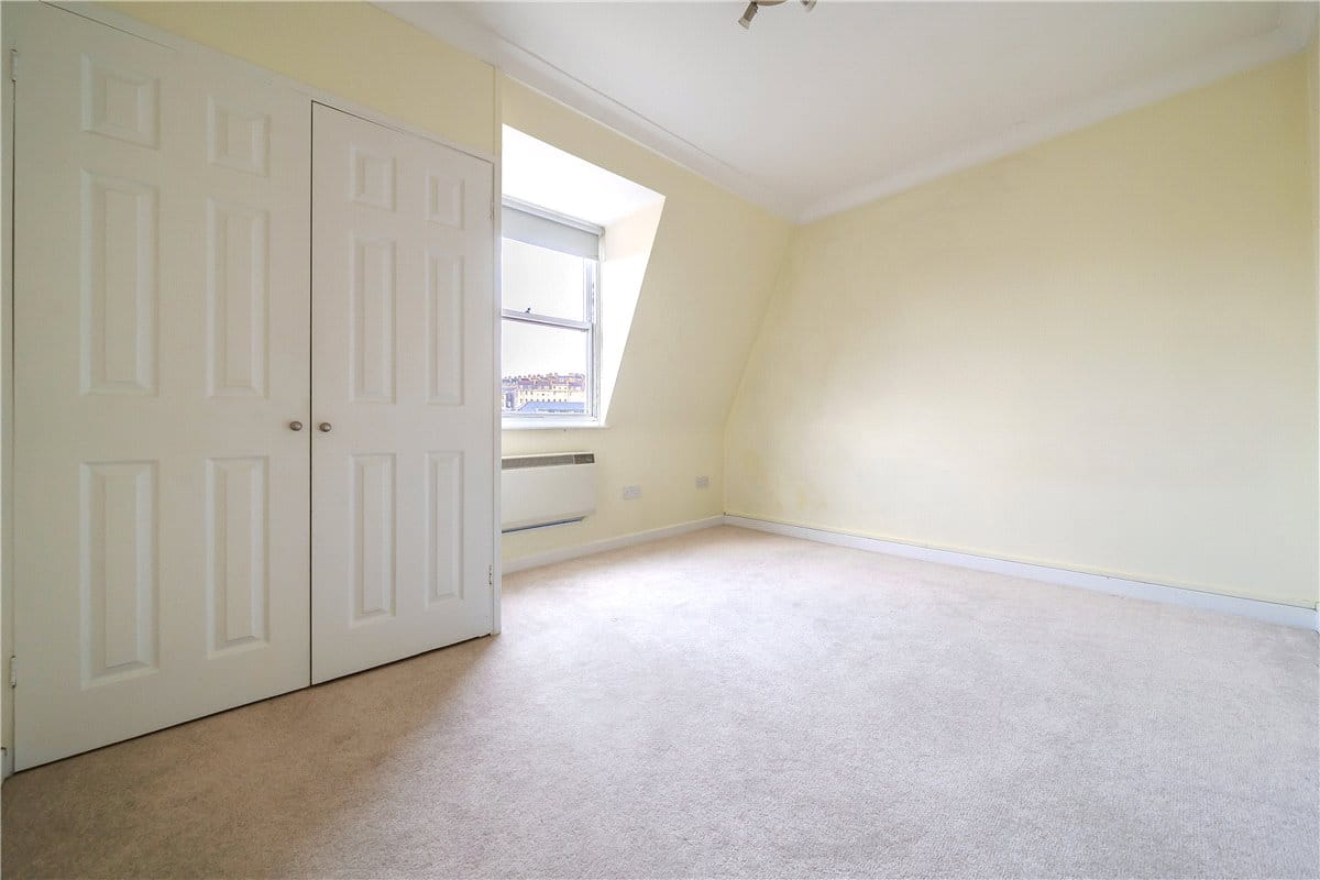2 bedroom flat, Henrietta Street, Bath BA2 - Available