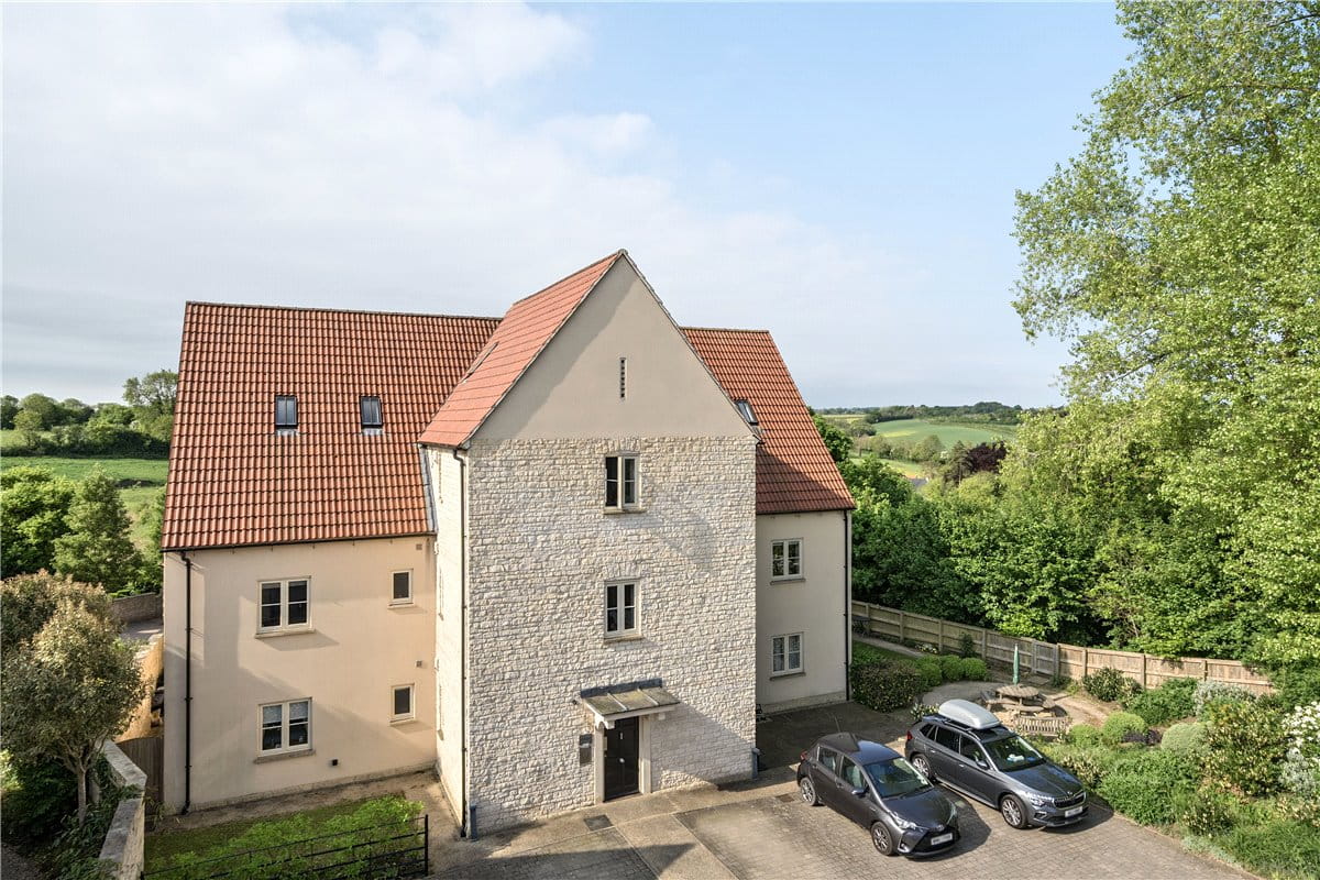 2 bedroom flat, Fortescue Street, Norton St. Philip BA2 - Available