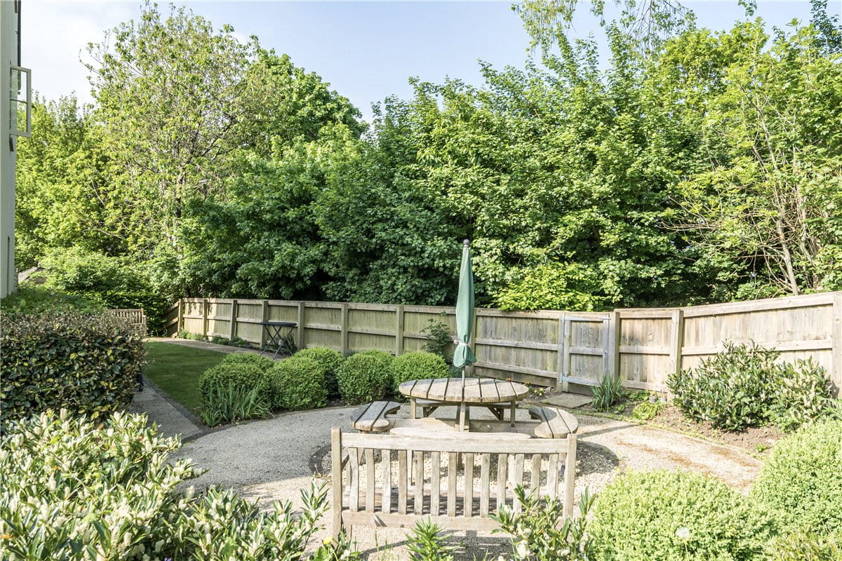 2 bedroom flat, Fortescue Street, Norton St. Philip BA2 - Available