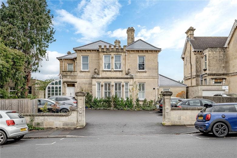 2 bedroom flat, Upper Oldfield Park, Bath BA2 - Available